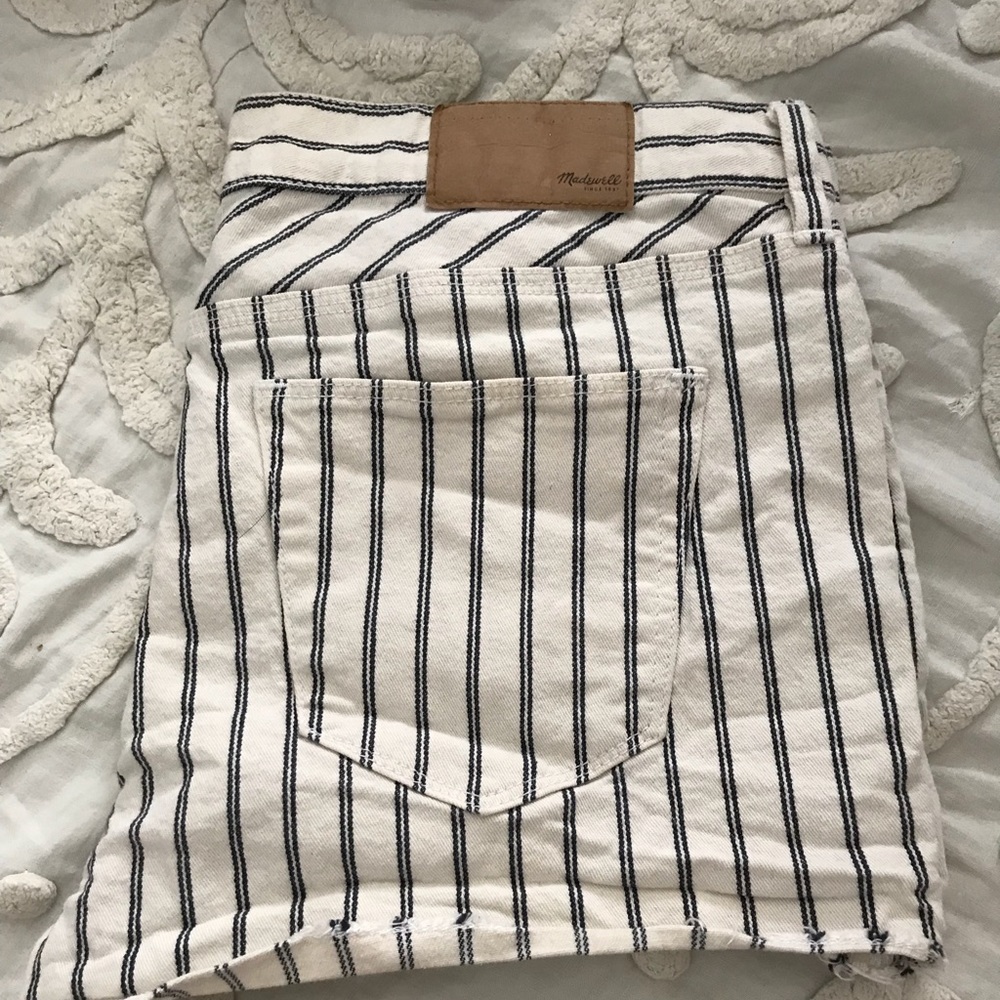 Made well size 29 pinstripe shorts